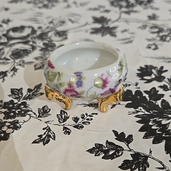 Floral Porcelain Trinket Dish with Gold Accents so2 - Picture 1 of 6
